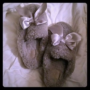EUC UGG slippers sz. 8 Almost New
